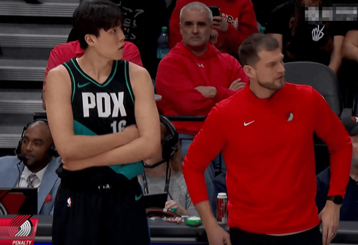 九游娱乐- 库里16年绝杀雷霆 