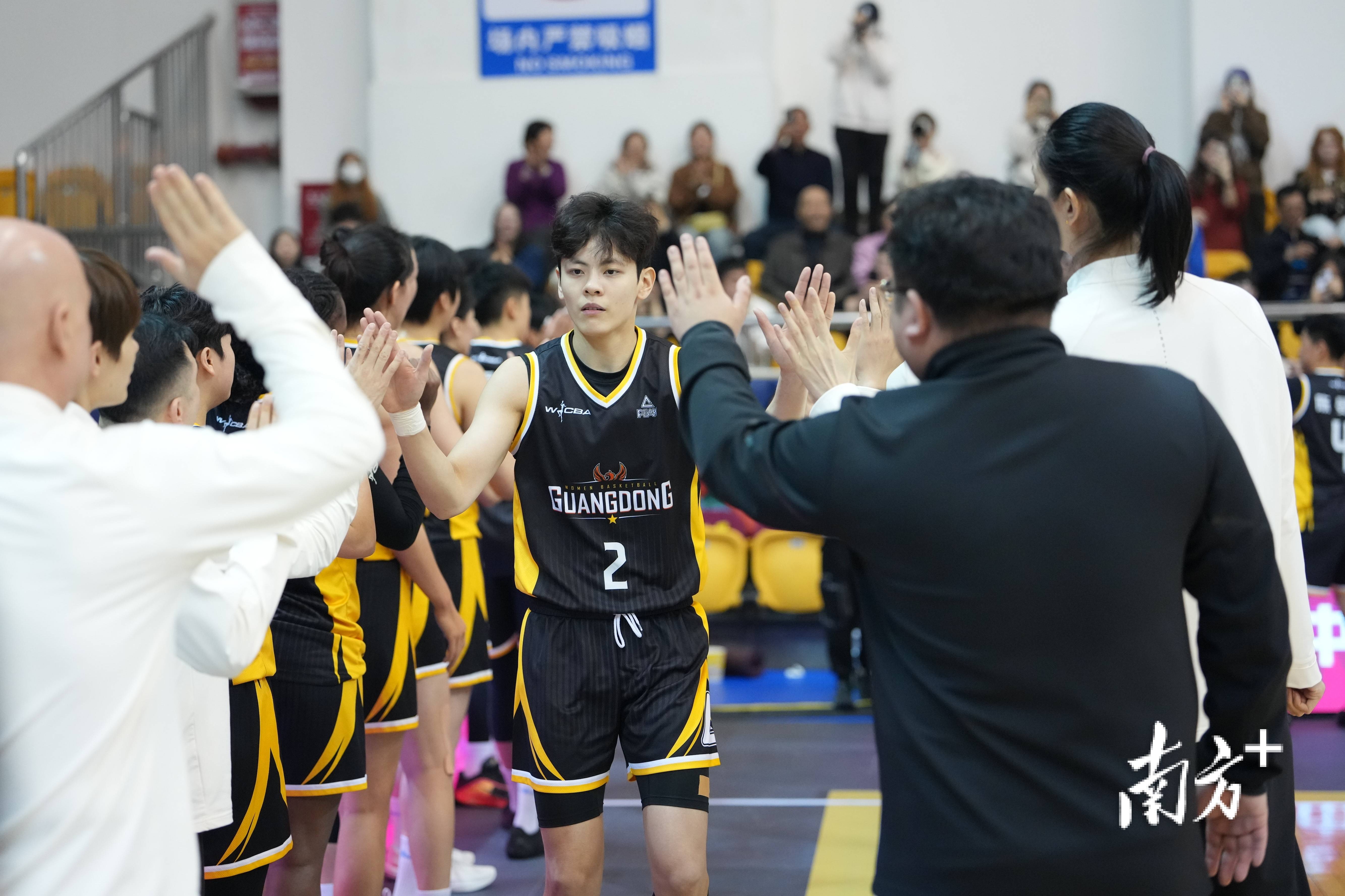 九游手机入口官网-广厦男篮围绕中超更衣室发声蒂姆连续二十场比赛得分超过败北，网友：印第安纳步行者刷新队史纪录的简单介绍