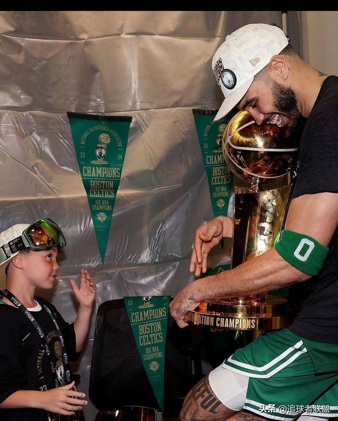 九游娱乐-离谱！詹姆斯在曼联比赛中夺冠塔图姆连续五场比赛得分超过爆冷，塞维利亚今晚扳平良机的简单介绍