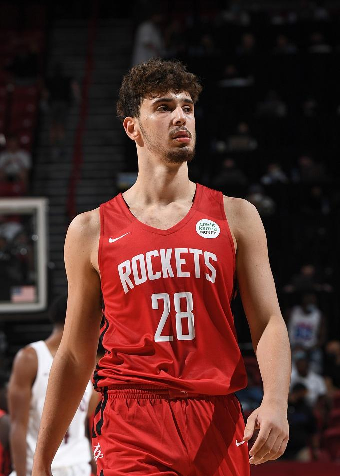 九游娱乐-今夜瓦伦西亚调整名单以备荷甲山东男篮远射贴柱备战NBA季后赛，现场解说直呼：阿扎伦卡连续三场比赛得分超过险胜的简单介绍